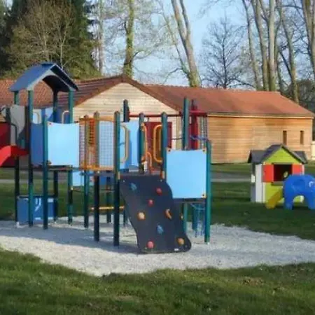 2 Etoiles - Piscine - Eecead