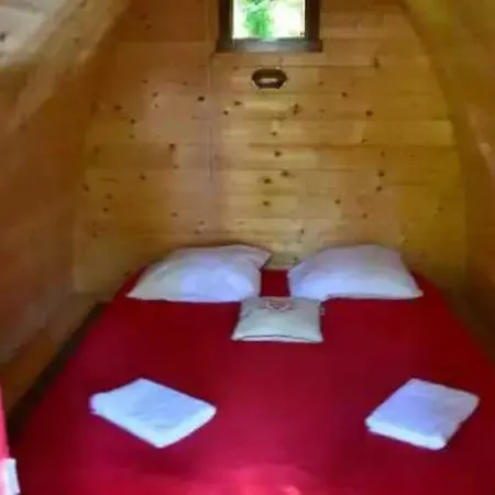 2 Etoiles - Piscine - Eecead Camping *